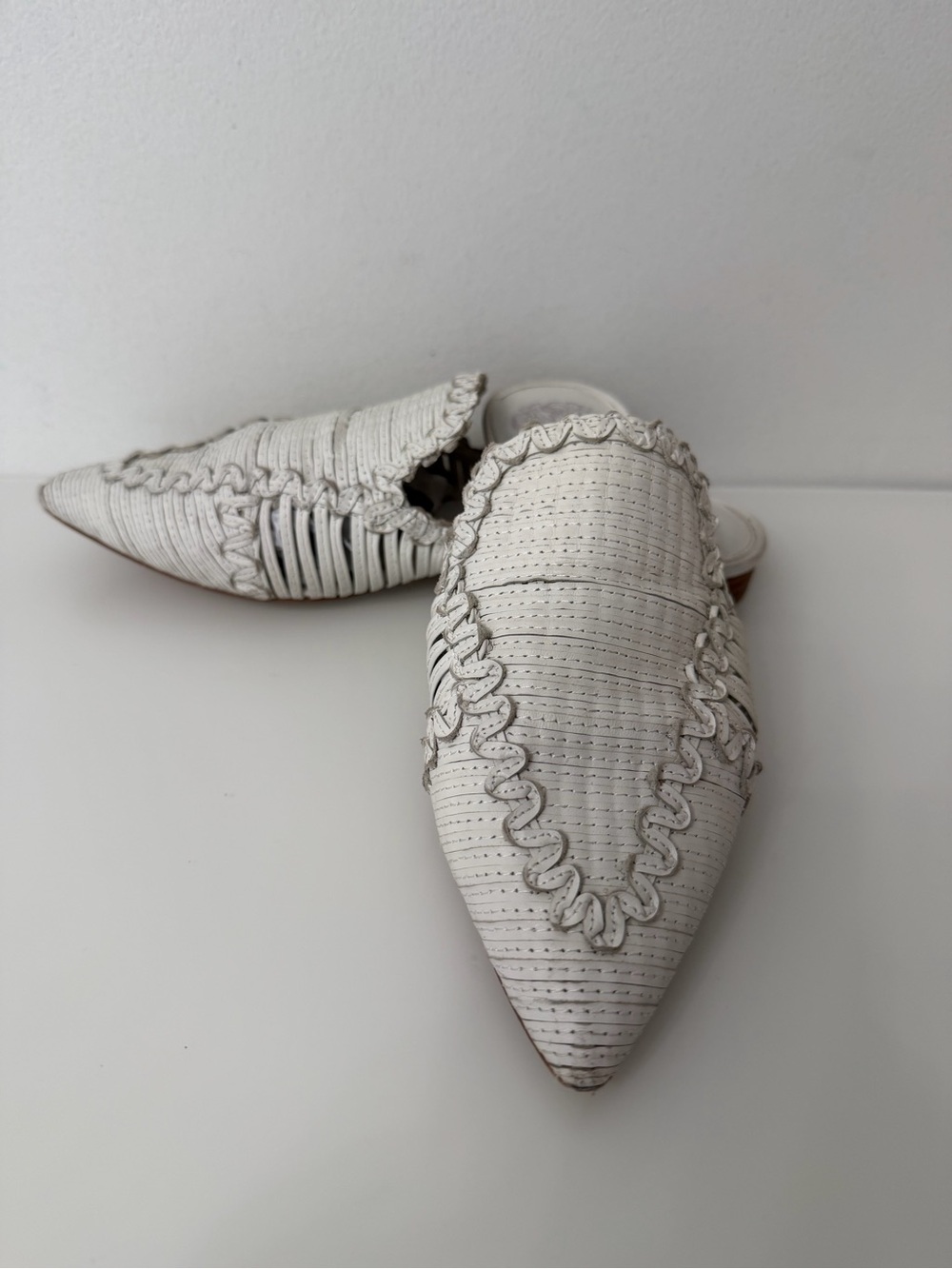Vince Camuto Cream Woven Pointed Slide Mules Size 6M